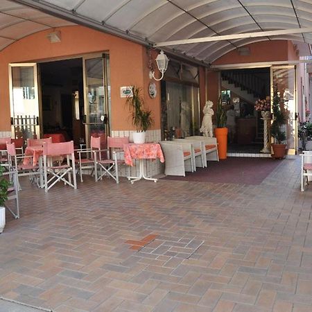 Hotel Peonia Rimini Exterior photo