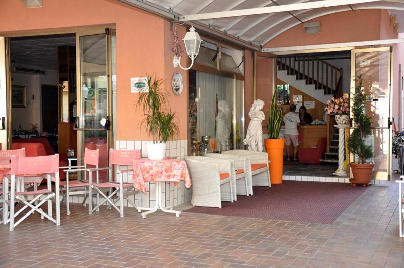 Hotel Peonia Rimini Exterior photo